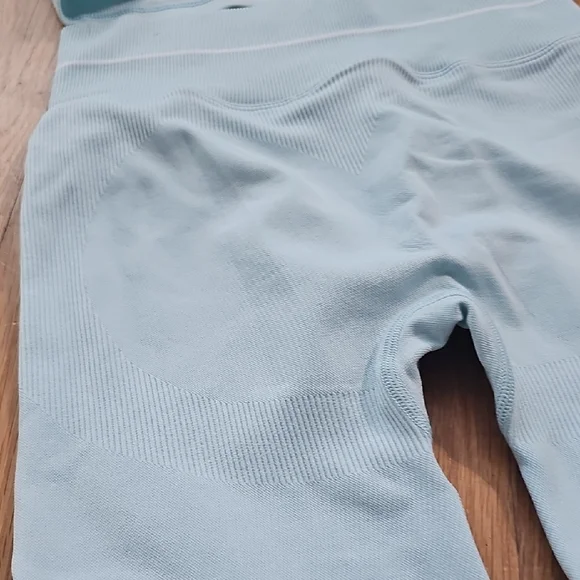 PINK Set-Leggings & Crop Racerback Athletic Top - Picture 8 of 11